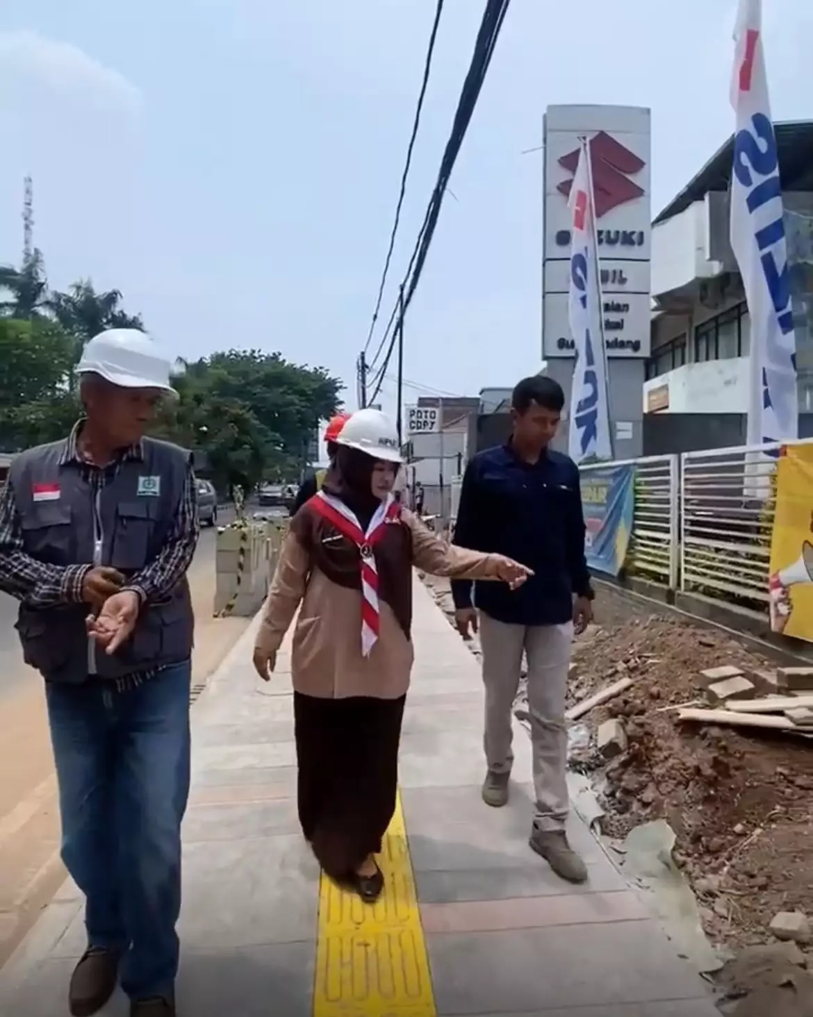 Kadis PUPR Tinjau Progres Pembangunan Trotoar Cinere Lanjutan