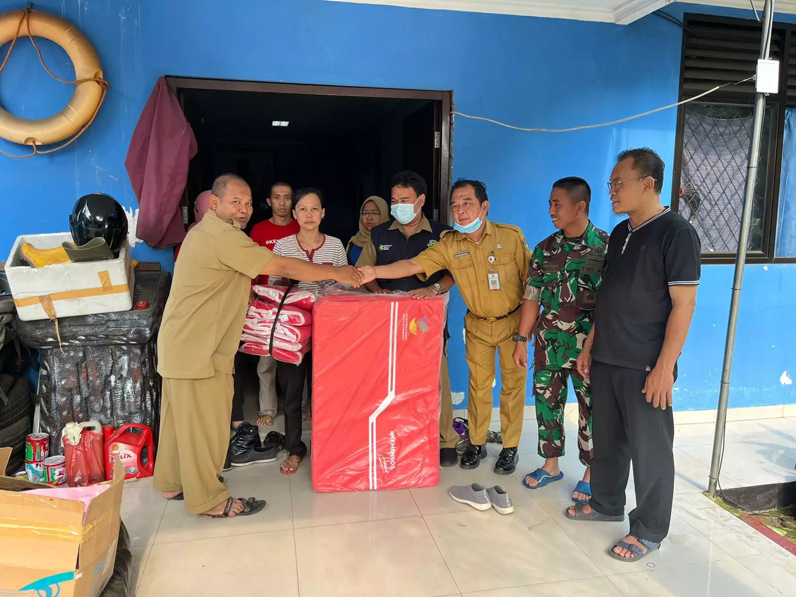 Lewat Tagana, Dinsos Depok Beri Bantuan ke Warga Terdampak Kebakaran Gudang JNE