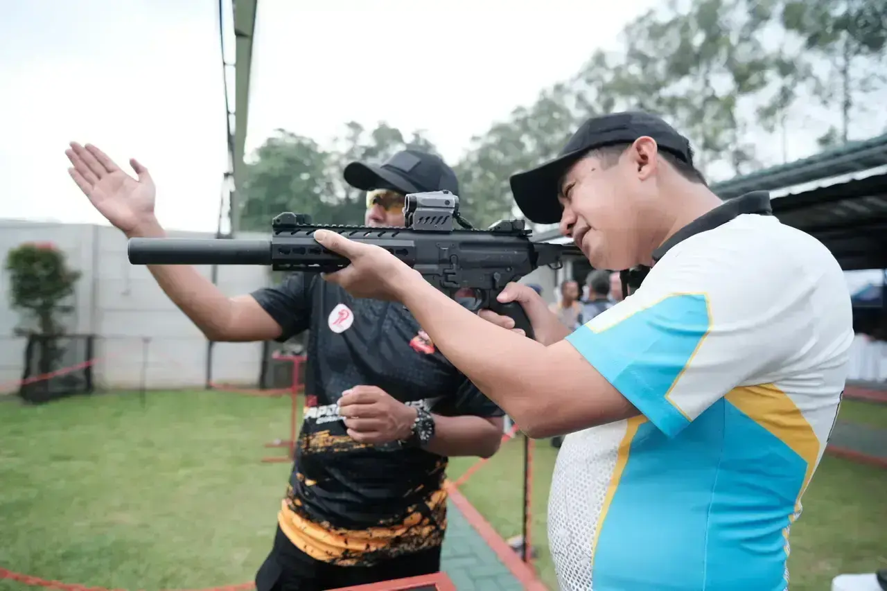 Wawalkot Depok Unjuk Kemampuan! Bidik Sasaran di Ajang Kapolri Cup 2025 Shooting Championship