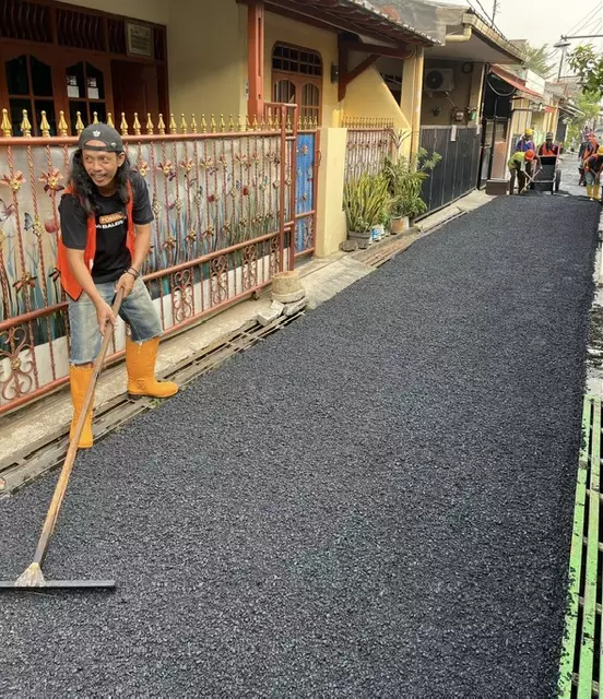 Pengaspalan Jaling dan Pembuatan Drainase di Baktijaya Rampung Dikerjakan