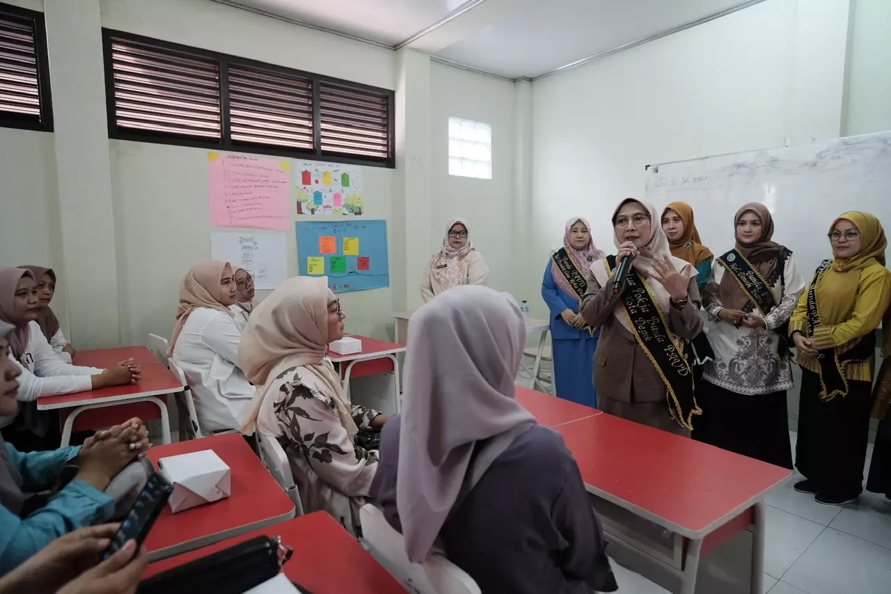 Umi Etty Sapa Orang Tua Siswa SDN Pondok Cina 1