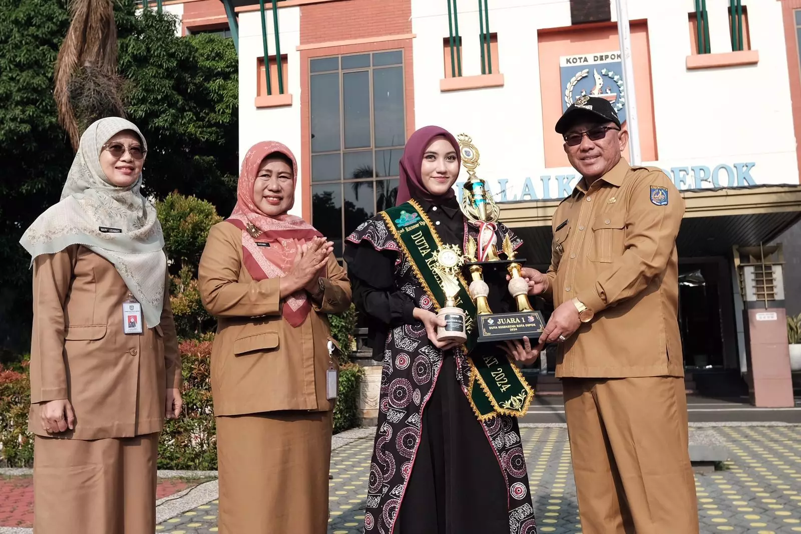 Serahkan Beberapa Penghargaan, Wali Kota Harap Jadi Inspirasi Meningkatkan Karya