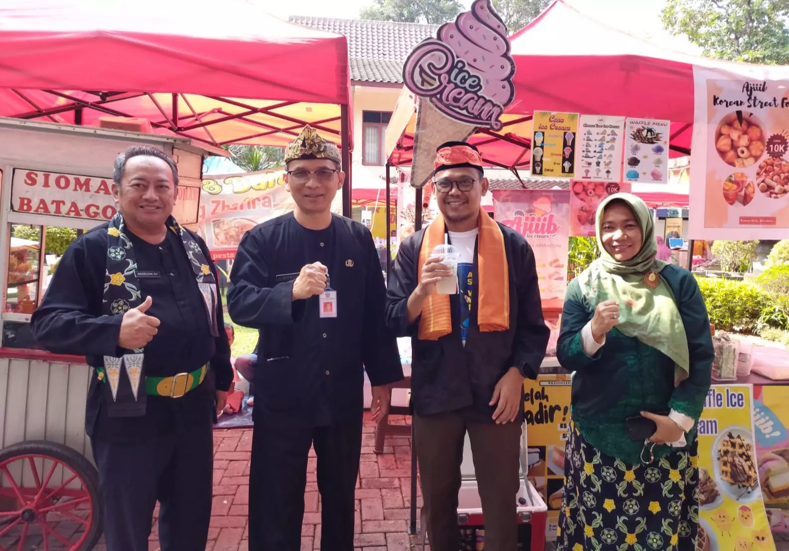 Bang Imam Cicipi Kuliner di Bazar UMKM
