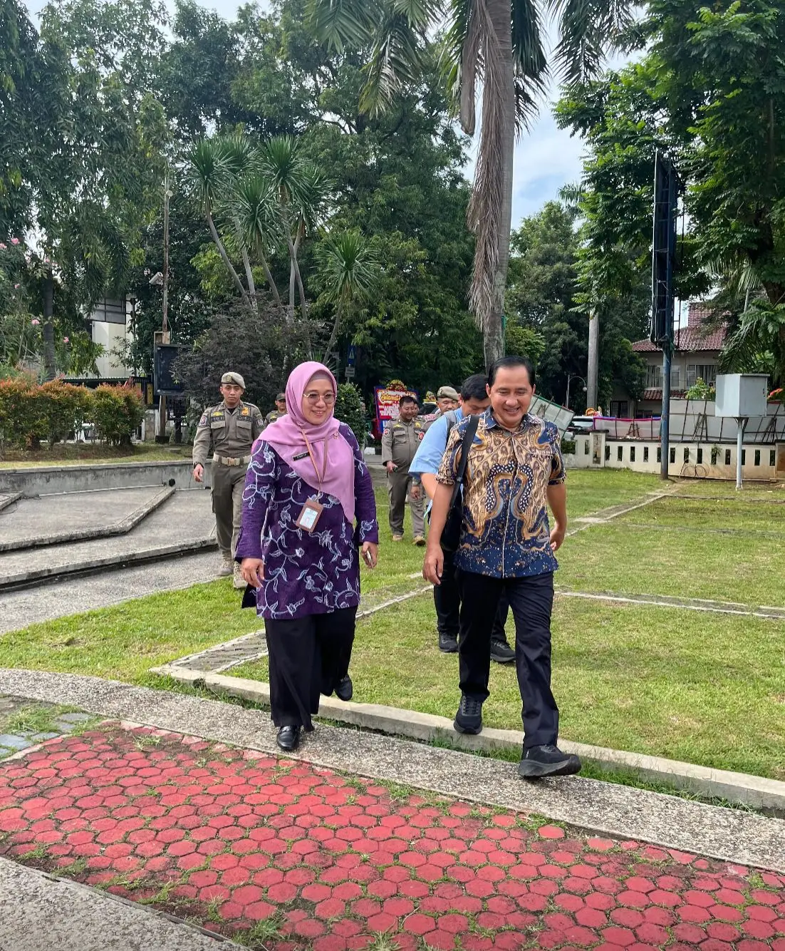 Hari Pertama Kerja, Wawalkot Depok Jalan Kaki Menuju Balai Kota