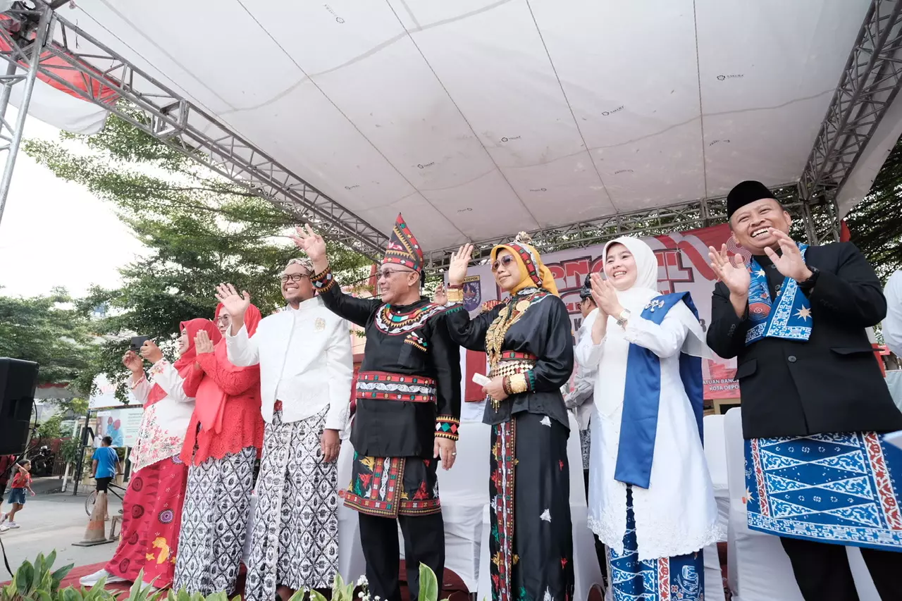 Wali Kota dan Wakil Wali Kota Depok Bersama Sekda Sambut Peserta Karnaval Kebangsaan di Alun-alun