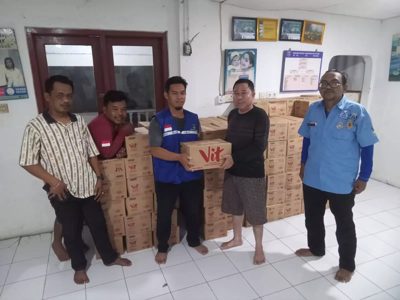 Bantu Warga Terdampak Kekeringan, Dinsos Depok Distribusikan 1.050 Dus Air Minum