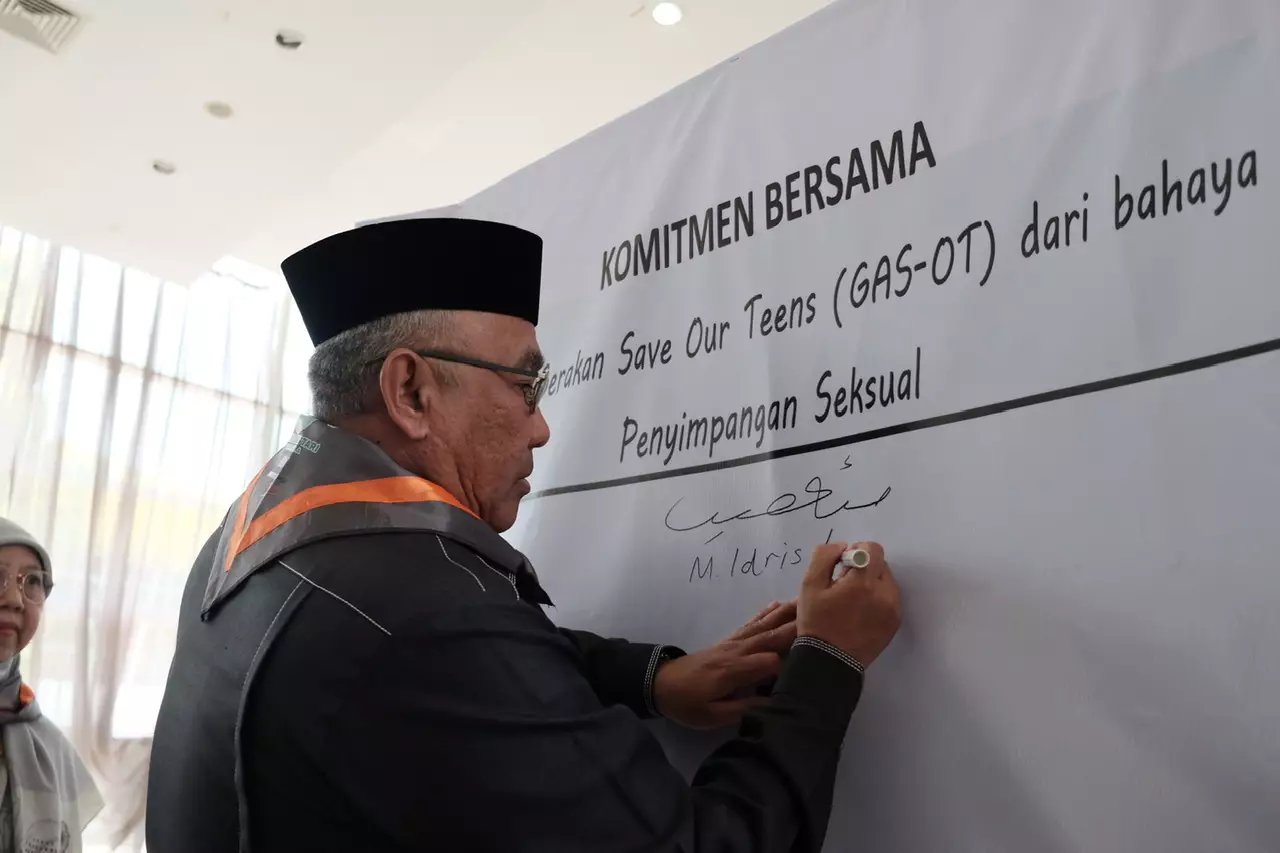 Wali Kota Depok Tandatangani Komitmen Bersama Gerakan Save Our Teens