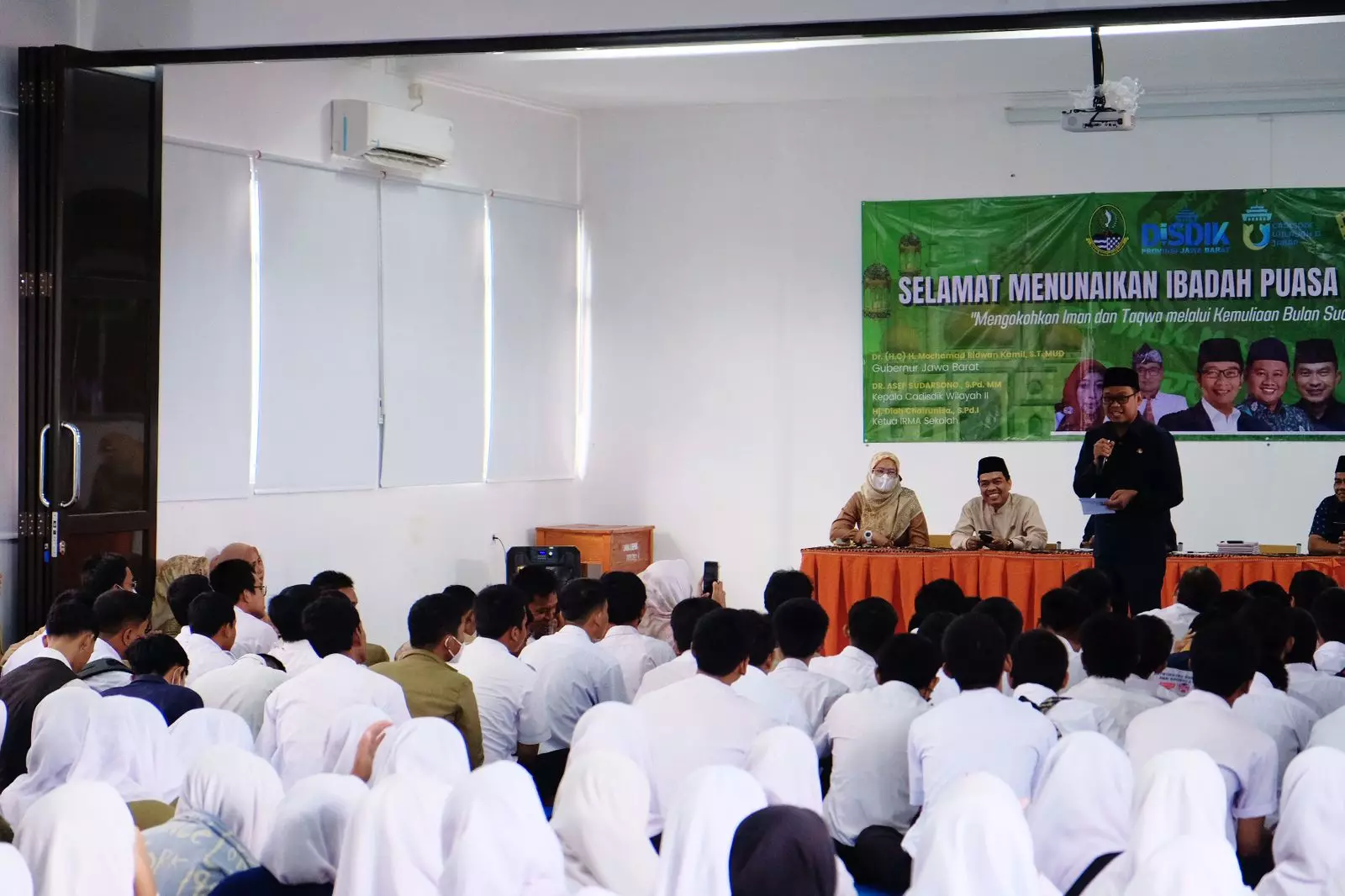 Bang Imam Ajak Siswa SMKN 3 Depok Tingkatkan Cinta kepada Rasulullah