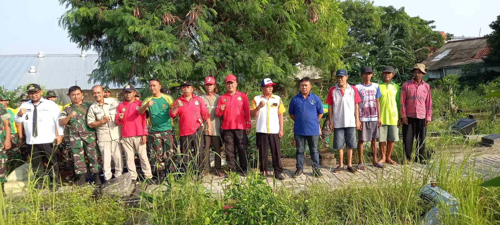 Divisi 1 Kostrad Cilodong Bersama Stakeholder Gelar Karya Bakti di RW 06