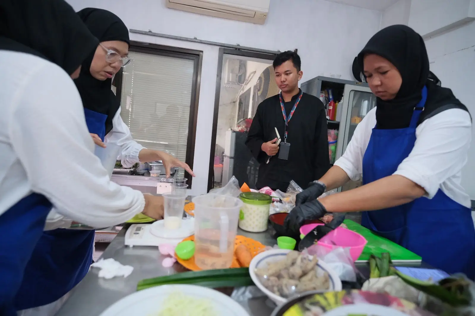 20 Peserta Pelatihan Tata Boga Disnaker Depok Jalani Uji Kompetensi
