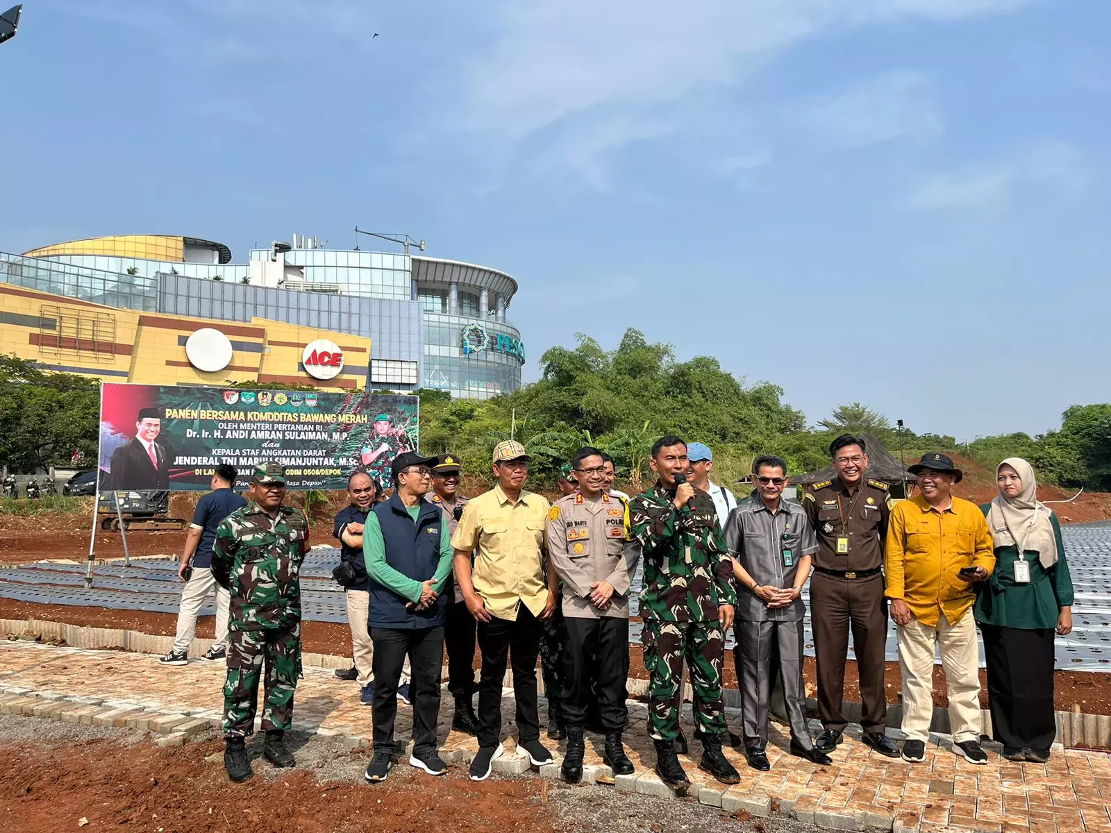 Kodim Depok Kenalkan Lahan Urban Farming Garapannya ke Mentan dan KSAD