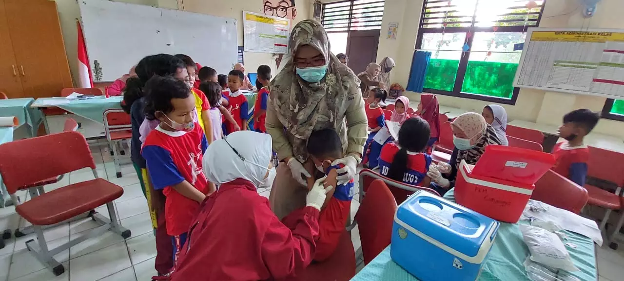Bulan Imunisasi Anak Sekolah, Puskesmas Cimanggis Sasar 907 Siswa