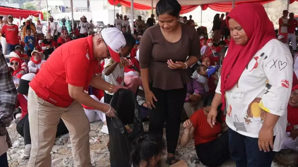 Puncak HUT RI di Depok Diwarnai Aksi Pungut Sampah, Wali Kota: Ajak Warga Jaga Kebersihan