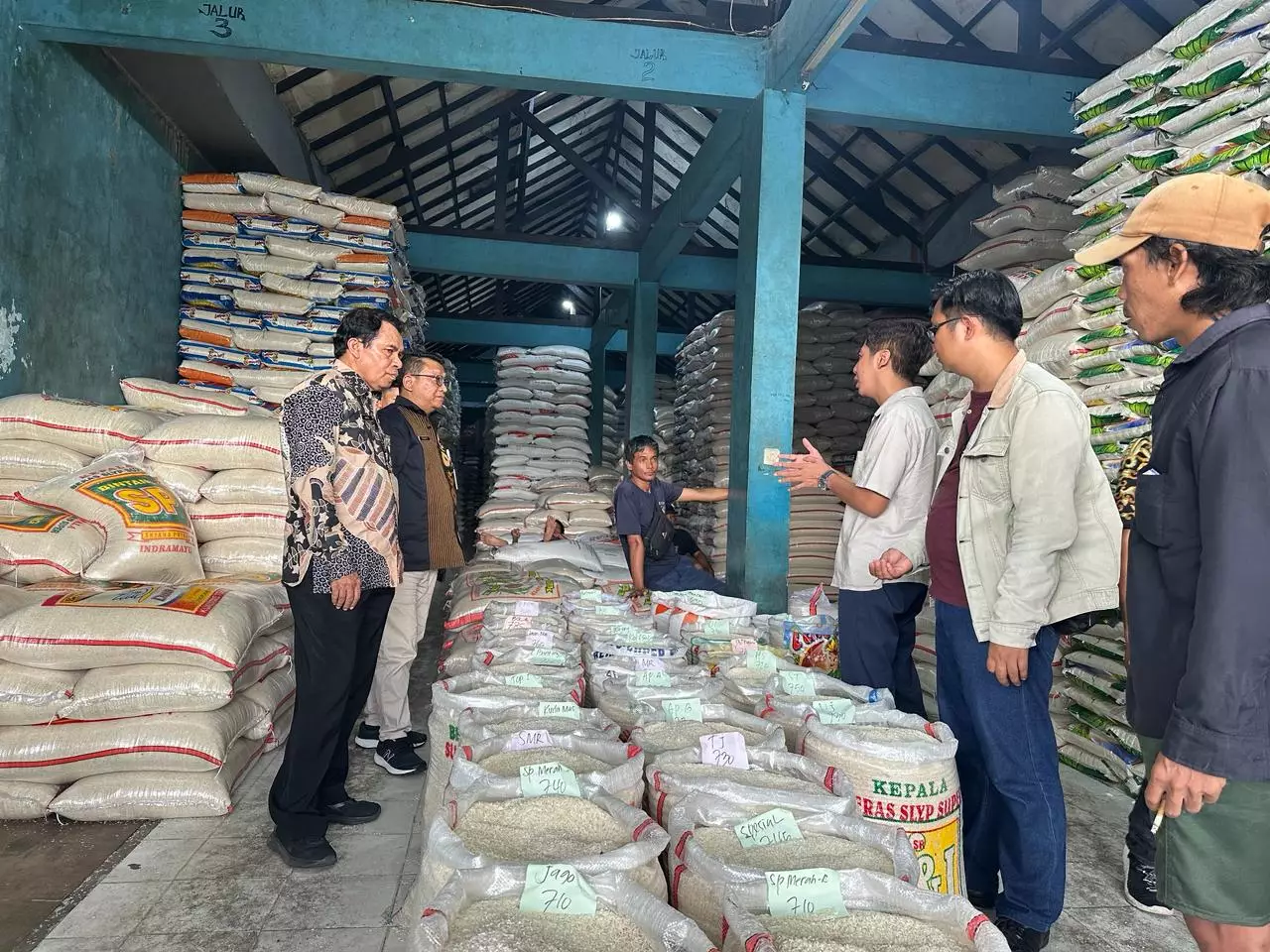 Cek Gudang Distributor Beras, TPID Depok: Stok Melimpah, Harga Turun