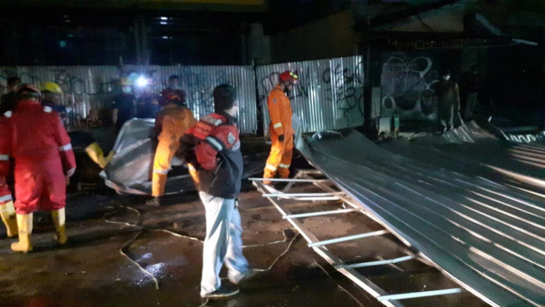 Dinas Damkar Depok Sigap Tangani Bencana di Sejumlah Lokasi