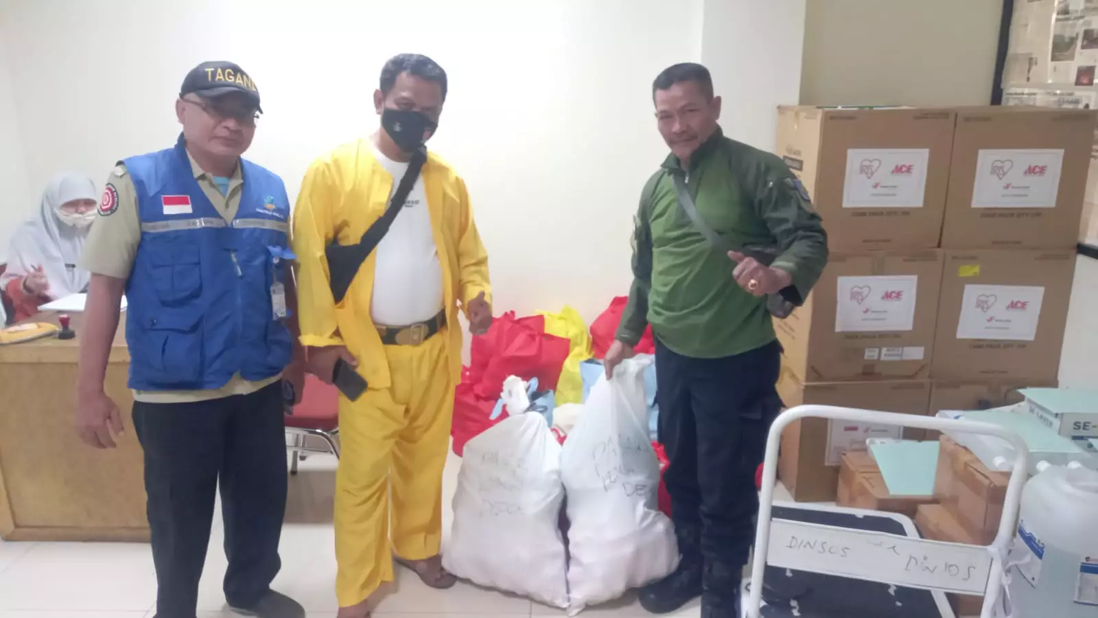 Pedagang dan Pegawai UPTD Pasar Kemiri Muka Kirim Sayuran Bantu Korban Gempa Cianjur