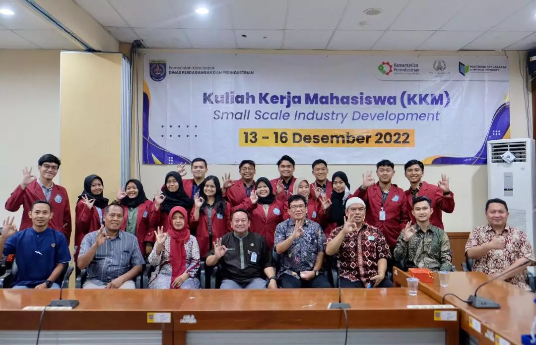 Mahasiswa Politeknik APP Jakarta Selesai KKM di Depok, Bantu Perbaiki Manajemen IKM