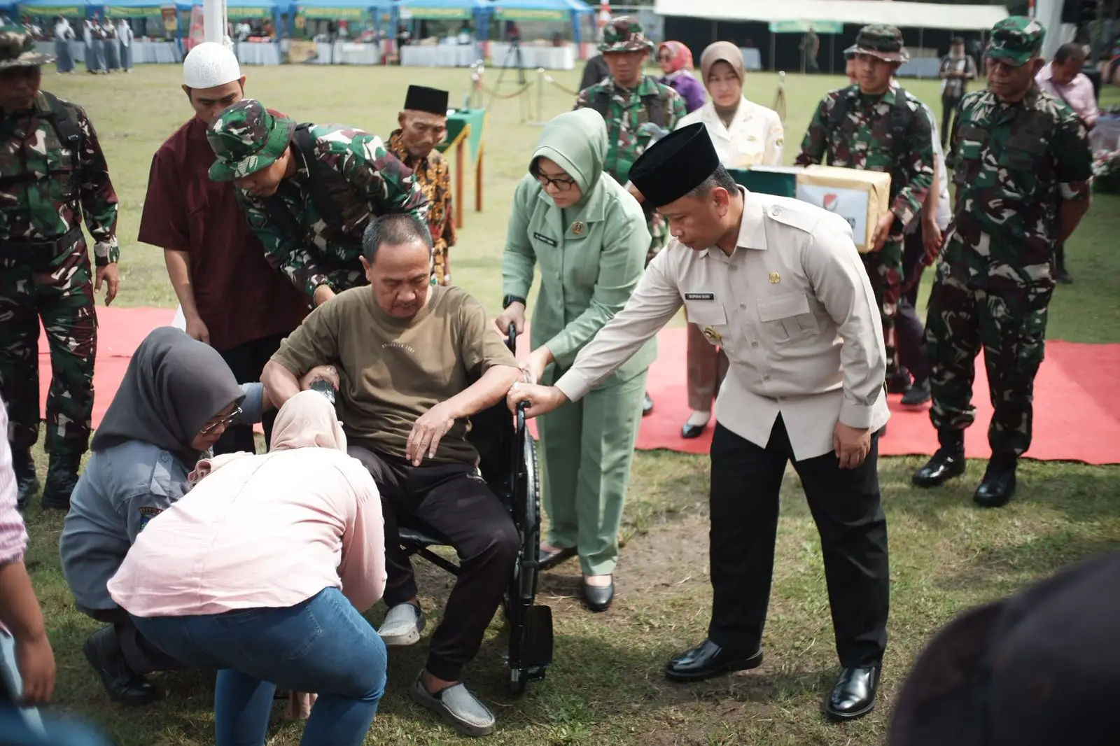 Momen TMMD ke-127, Kodim 0508/Depok Serahkan Bantuan ke Warga