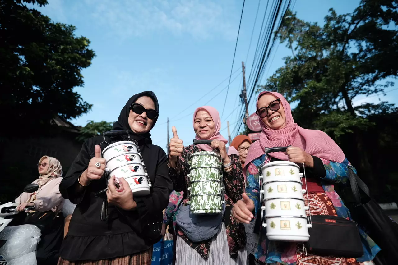Ribuan Warga Antusias Ikuti Pawai Rantangan di Lebaran Kukusan
