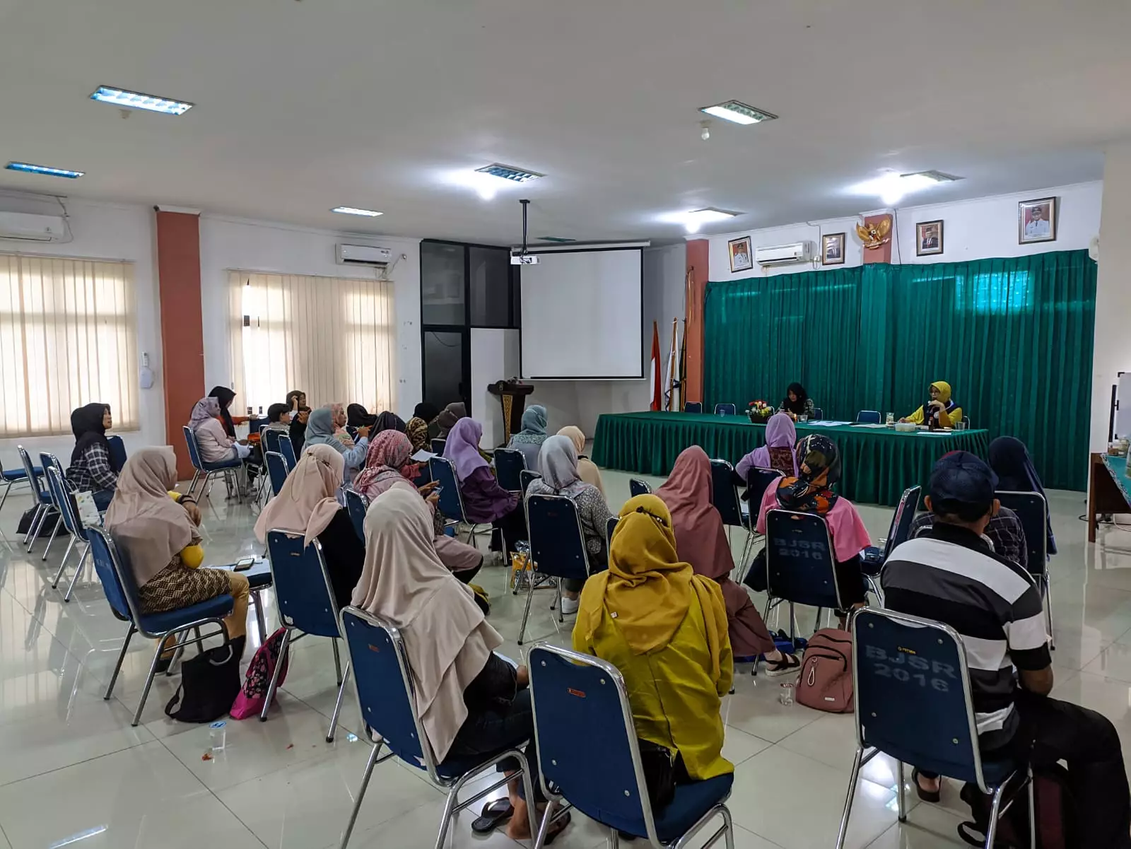 Klinik Bisnis Bojongsari Gelar Sosialisasi Sertifikasi Produk Halal