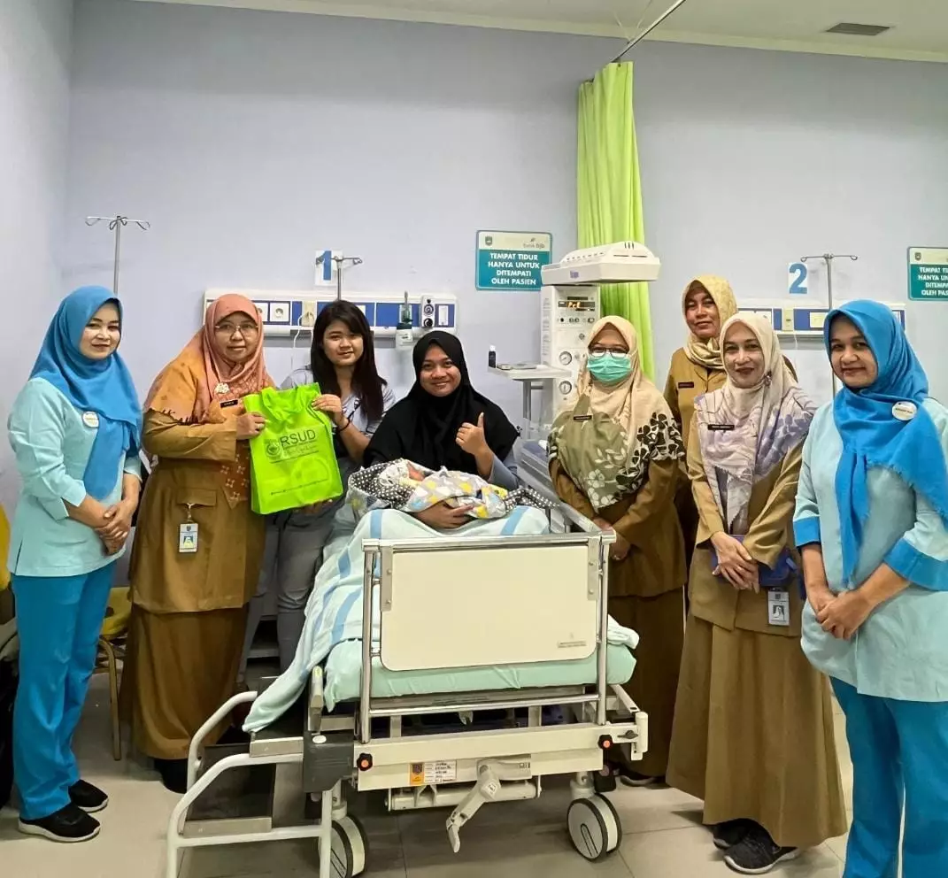 Satu Bayi Lahir Tepat 17 Agustus, RSUD KiSA Beri Bingkisan