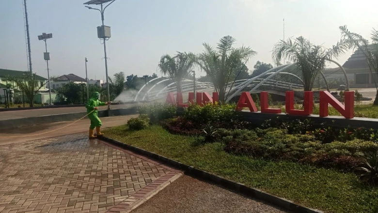 Cegah Covid-19, Alun-alun Kota Depok Disemprot Disinfektan