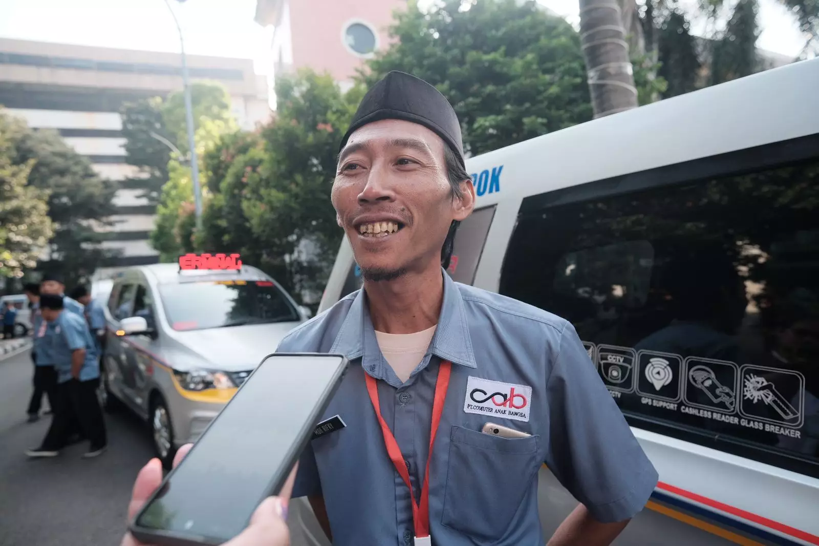 Rasa Bangga Rifky Bisa Jadi  Sopir Angkot AC D10A Depok