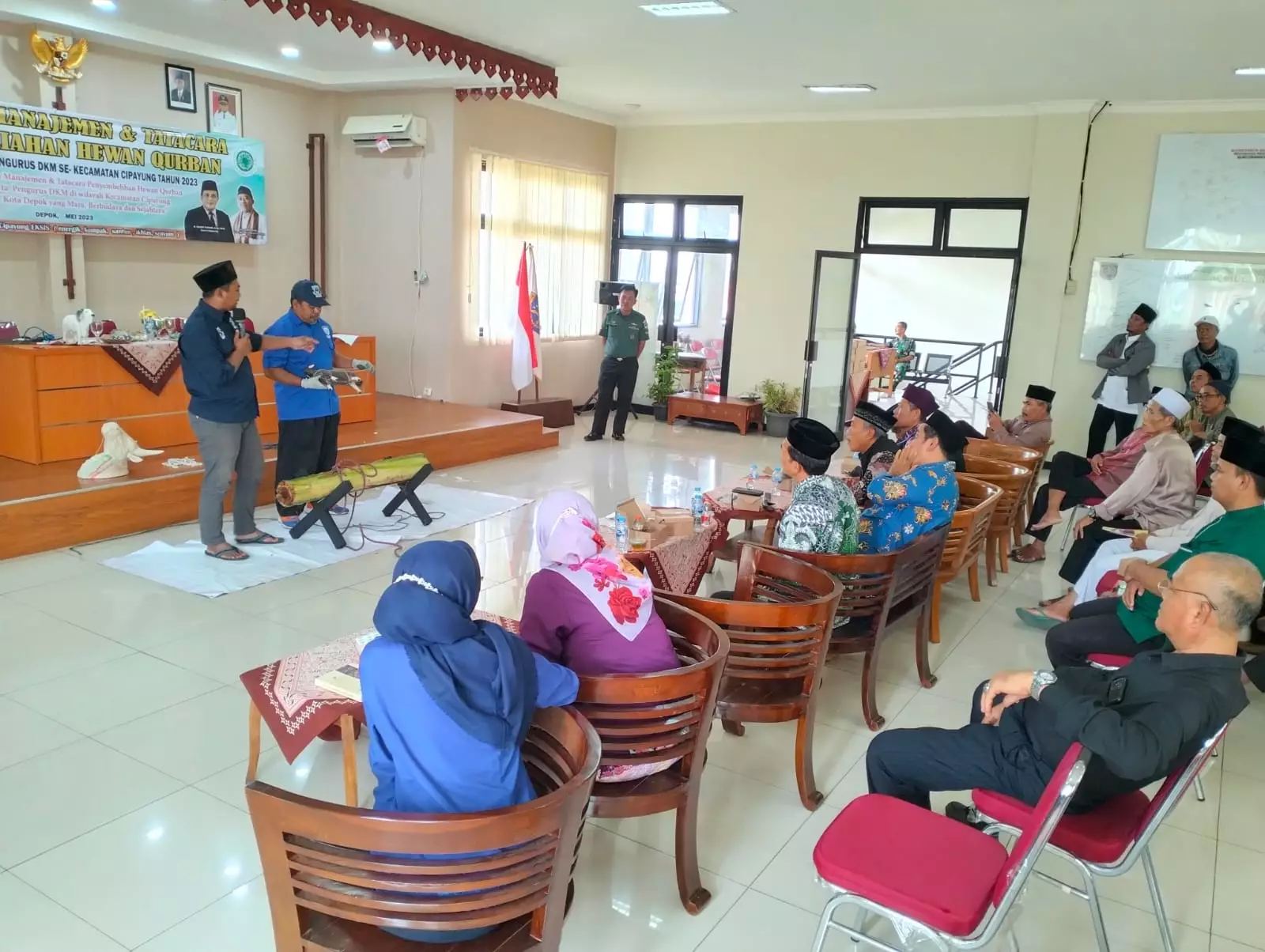 DKM se-Kecamatan Cipayung Dilatih Cara Sembelih Kurban Sesuai Syariat Islam
