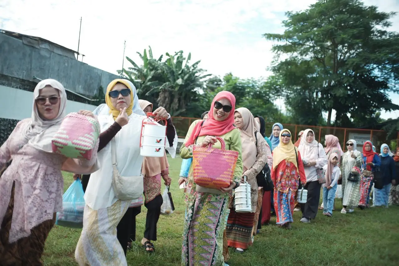Rantangan Lebaran Kukusan Tumpah di Palakali, Ribuan Warga Ikuti Pawai