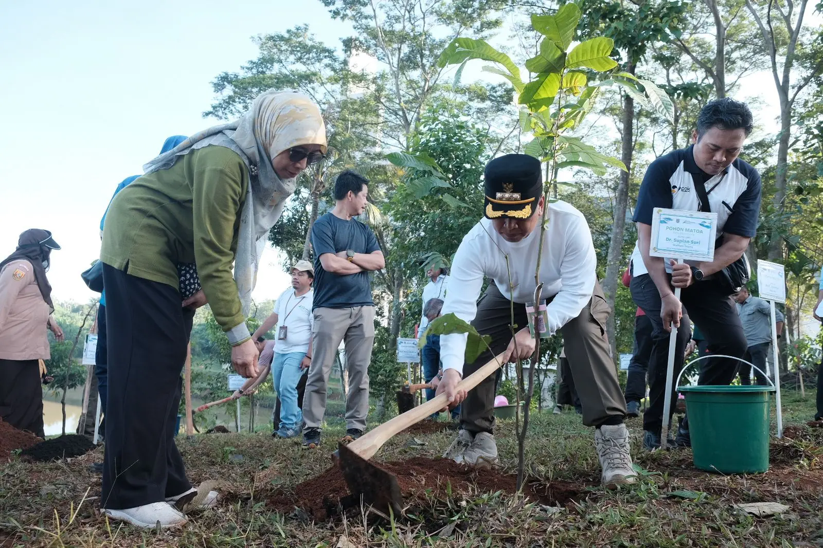 Tanam Pohon dan Tebar Benih Ikan di UIII Depok, Supian Suri Harap Perkuat Ekosistem Kota