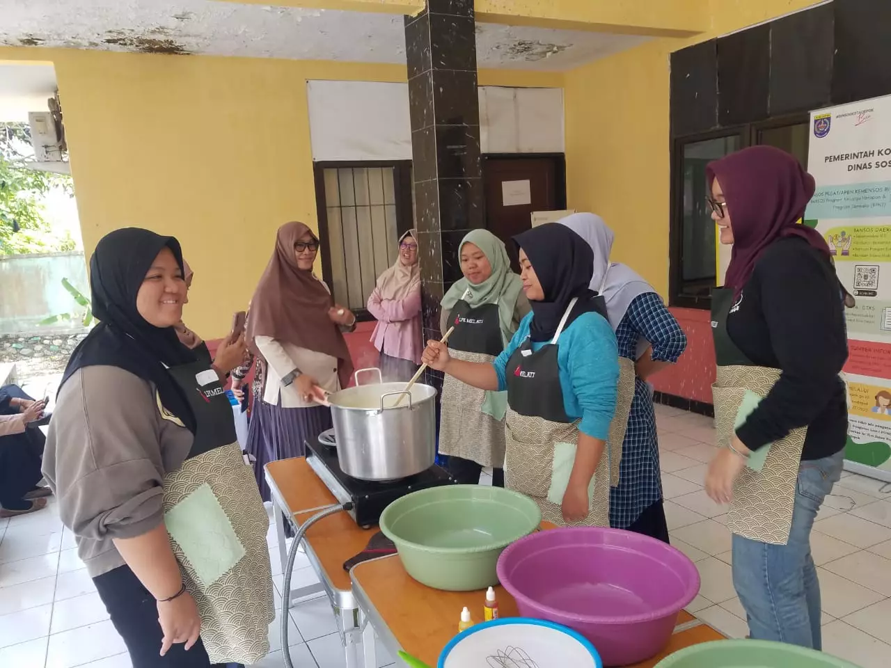 Peserta Pelatihan Tata Boga di Bojongsari Baru Dikenalkan Resep hingga Menghitung HPP