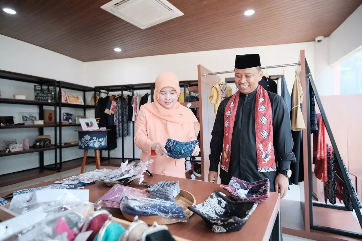 Sekda Kunjungi Galeri Pamer UMKM di Alun-alun Kota Depok