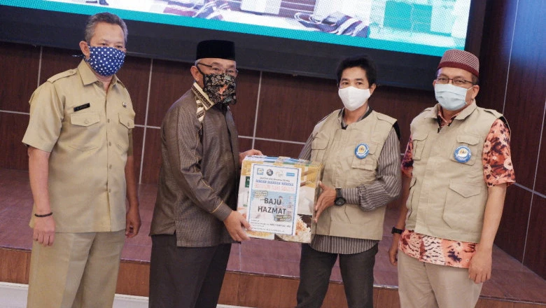 Penyerahan Bantuan APD dari Komunitas Sahabat Depok