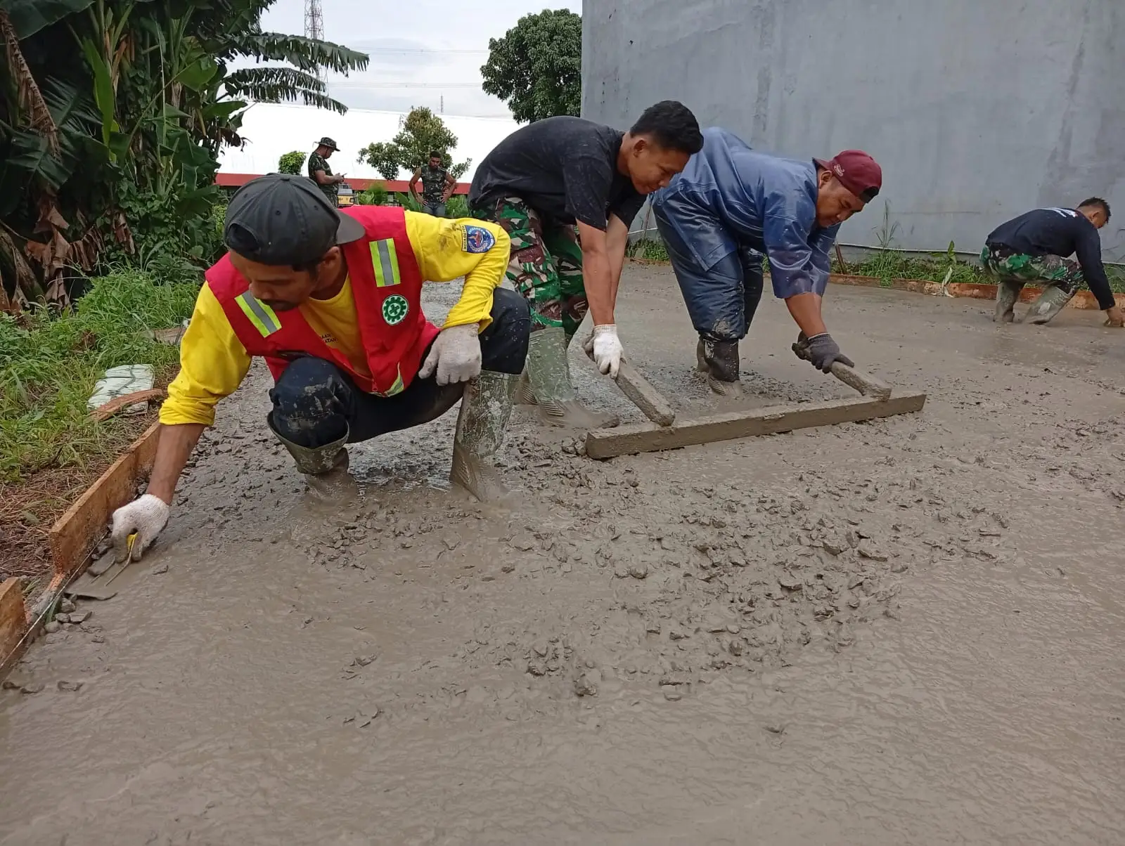 DPUPR Depok Rampungkan Betonisasi Jalan di Tiga Titik TMMD ke-127