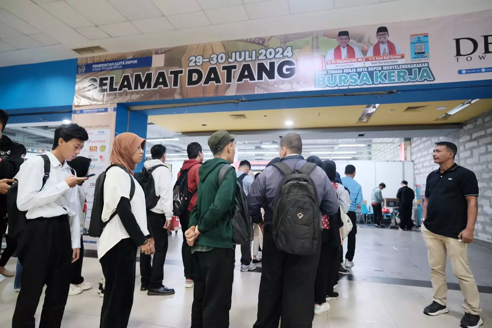 Antusias Pencaker Tinggi, Bursa Kerja Disnaker Juga Diburu Warga Luar Depok
