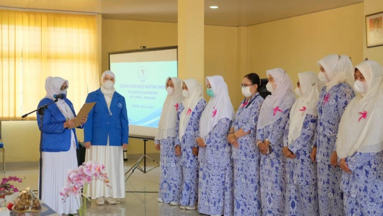 Ketua Dekranasda Hadiri Pelantikan Pengurus IWAPI Ranting Sawangan Periode 2022-2027