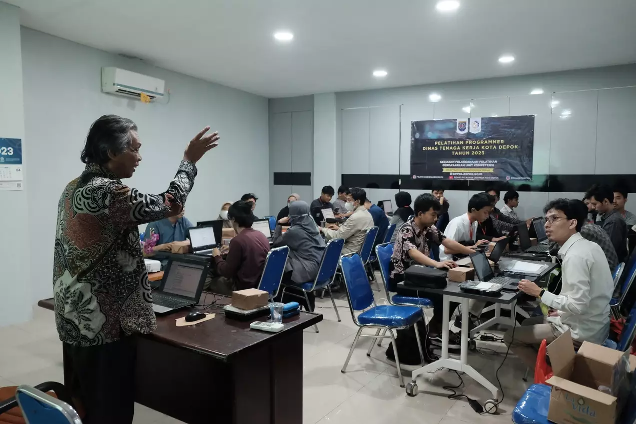 Peserta Pelatihan Programmer Dilatih Cara Membuat Database