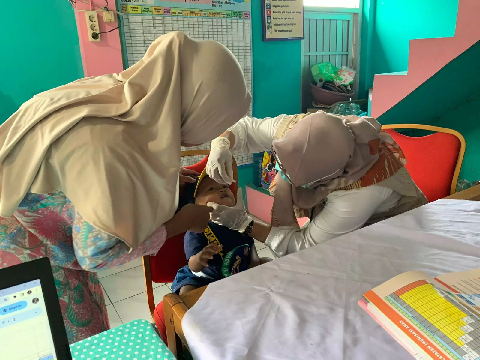 UPTD Puskesmas Mampang Buka Layanan Imunisasi Polio Hingga Malam