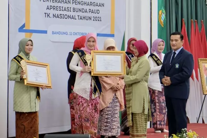 Bunda PAUD Kelurahan Tanah Baru Raih Penghargaan Apresiasi Bunda PAUD Tingkat Nasional Tahun 2021