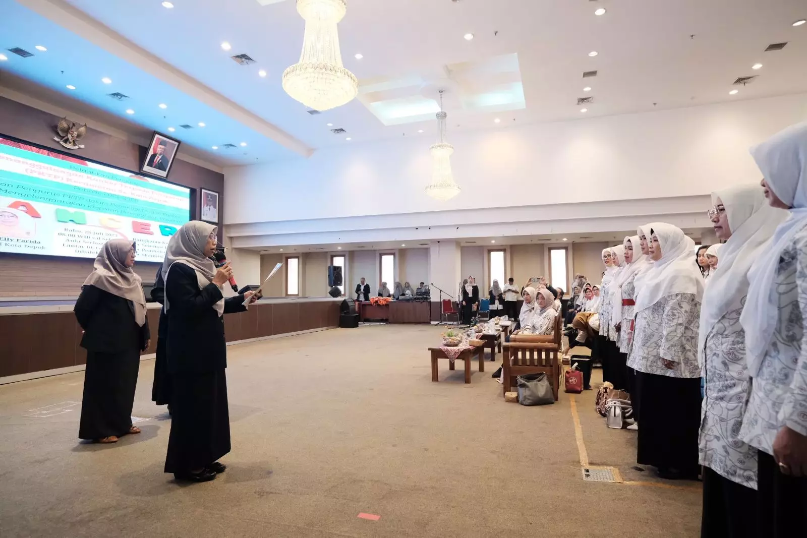 Lantik Pengurus PKTP Kecamatan, Bunda Elly: Mereka Adalah Sahabat Masyarakat