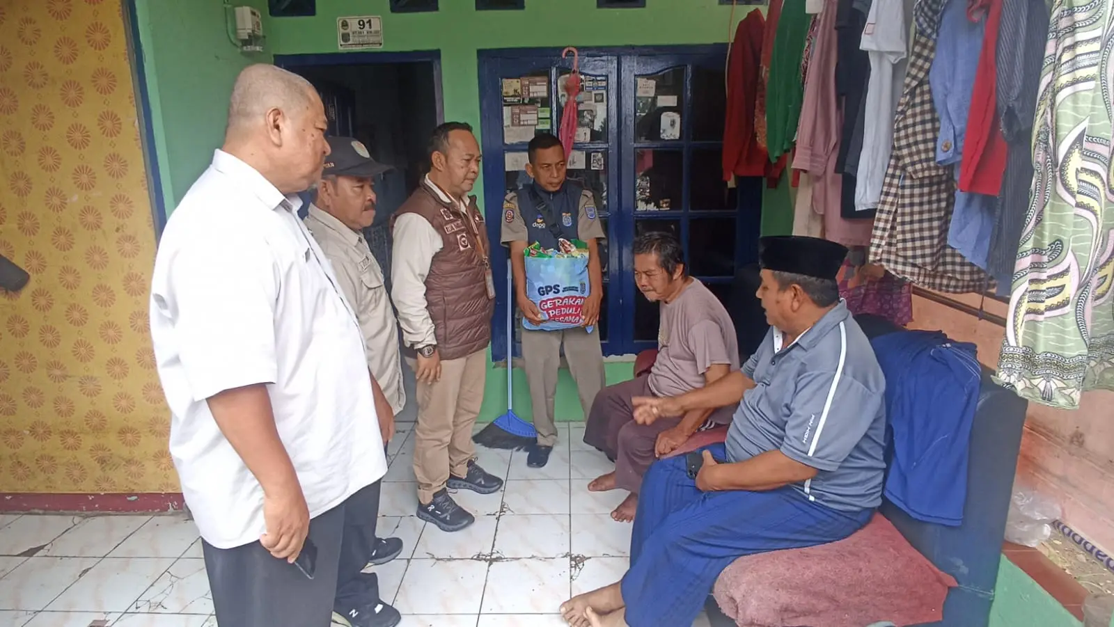Gerakan Peduli Sesama Kecamatan Bojongsari Sasar Warga RT 01
