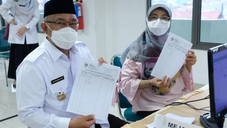 Wali Kota Depok Terima Suntikan Vaksin Covid-19 