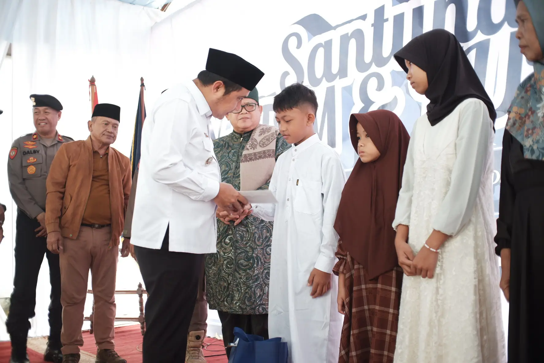 Satpol PP Depok Beri Santunan ke Puluhan Yatim dan Fuqoro