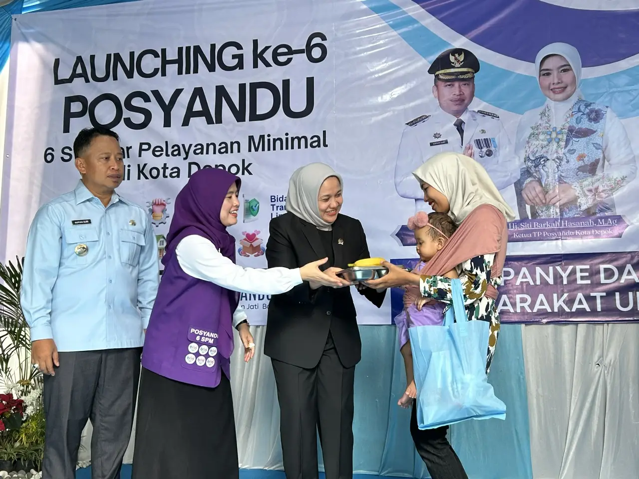 Momen Peresmian Posyandu Seruni, Wali Kota Depok Serahkan Bantuan ke Warga RW 03 PJB