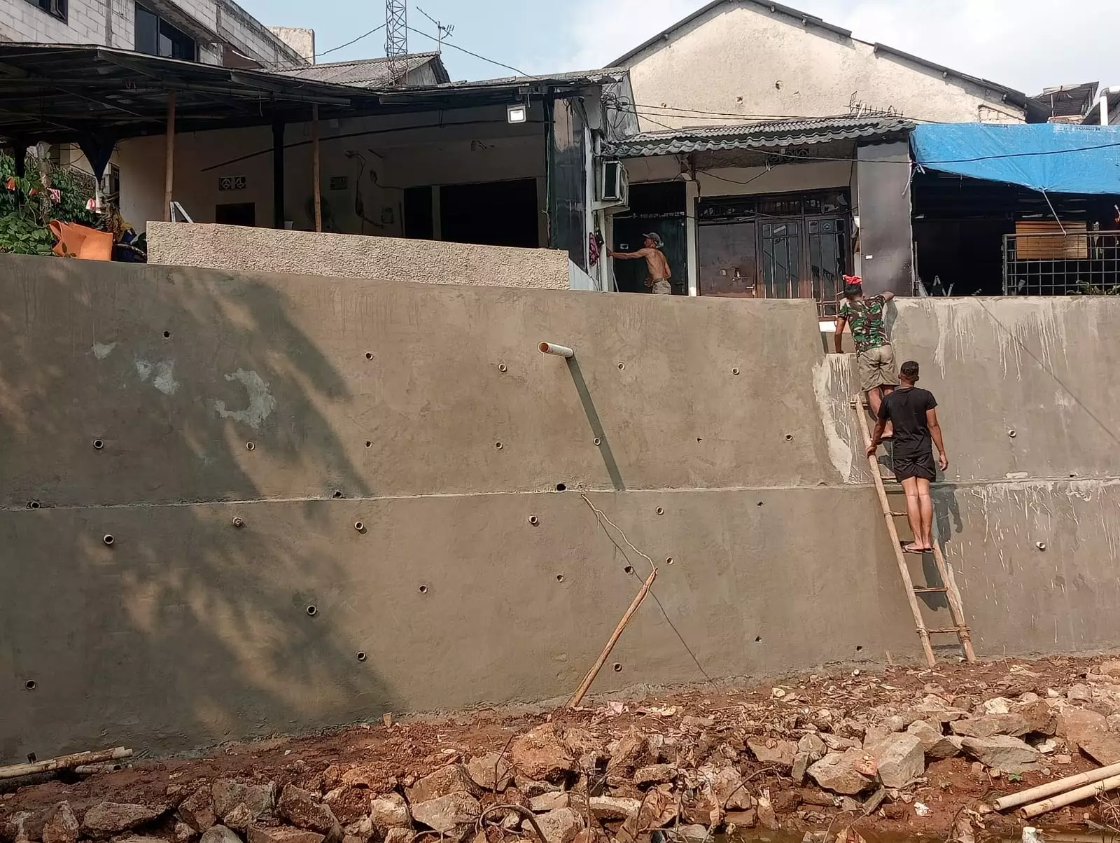 Pembangunan Turap Jalan Delima di Bojongsari Baru Capai 97 Persen