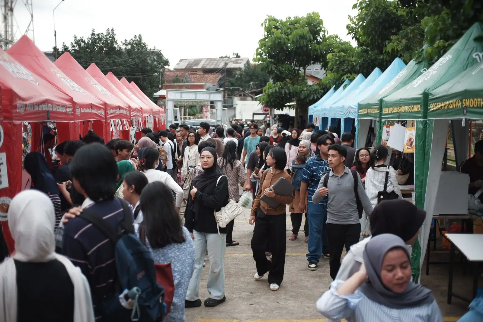 Keseruan Berburu Aneka Hidangan Buka Puasa di Pasar Takjil Ramadan Kukusan