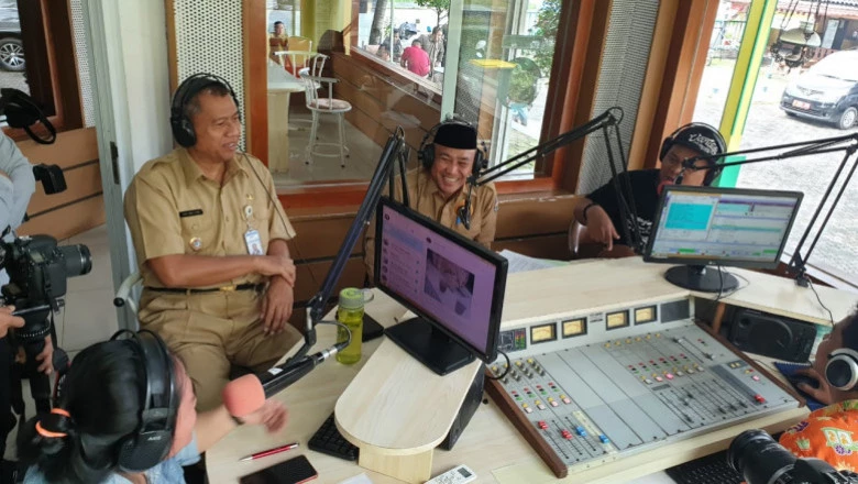 Wali Kota Depok Menghadiri Talkshow Live di Bens Radio 