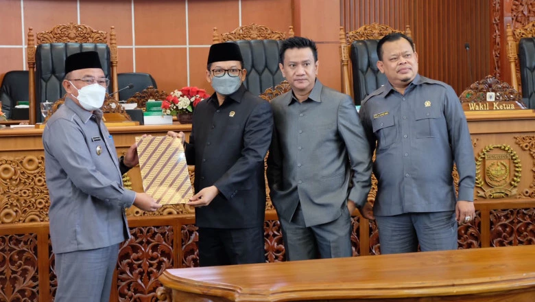 Rapat Paripurna DPRD Depok Setujui Tiga Raperda 