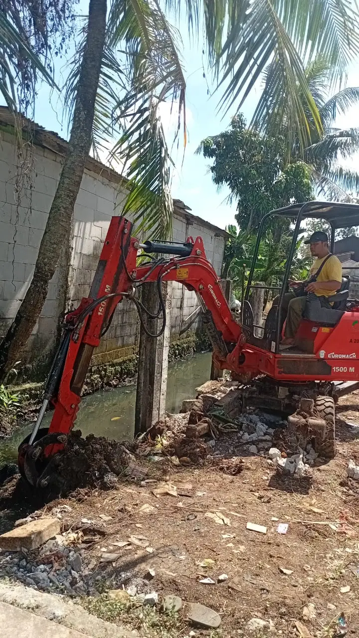 Warga Ratujaya Percepat Normalisasi, Buka Jalan Tembus ke Masjid As-Syukur