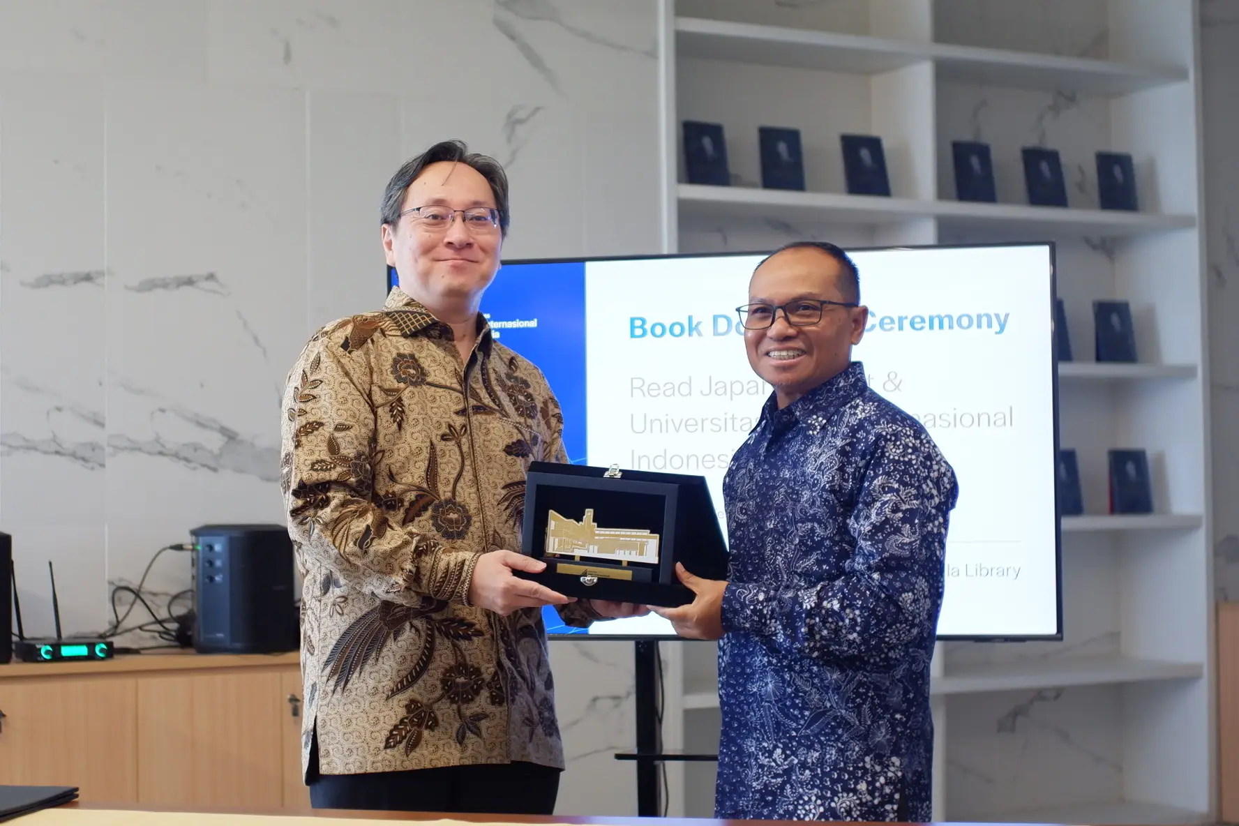 UIII Terima Hibah Ratusan Buku dari Jepang, Tingkatkan Literasi Internasional